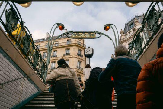 affluence dans le métro à Paris